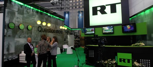 Стенд канала Russia Today - Sputnik Азербайджан