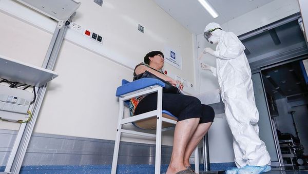 Тест на коронавирус в Госпитале Таможенного Комитета, фото из архива - Sputnik Азербайджан