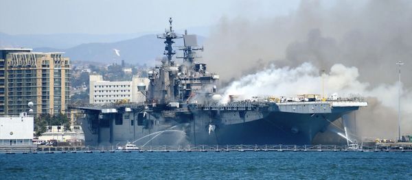 От пожаров до проблем с туалетами: что не так с кораблями США - Sputnik Азербайджан