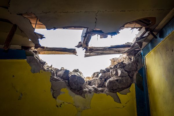 Повреждения в жилом доме, пострадавшем в результате обстрела в селе Дондар Гушчу Товузского района Азербайджана - Sputnik Азербайджан