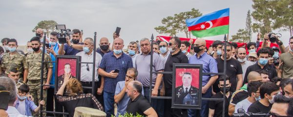 General-mayor Polad Həşimov və polkovnik İlqar Mirzəyev dəfn mərasimi - Sputnik Азербайджан