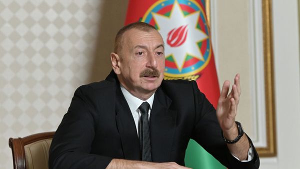 Prezident İlham Əliyevin sədrliyi ilə Nazirlər Kabinetinin 2020-ci ilin birinci yarısının sosial-iqtisadi inkişafının yekunlarına və qarşıda duran vəzifələrə həsr olunan iclası keçirilib - Sputnik Азербайджан