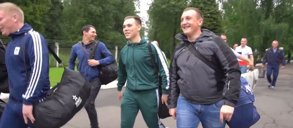 Добровольцы, испытавшие на себе вакцину от коронавируса, выписались из больницы - Sputnik Азербайджан