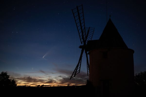 Комета C/2020 F3 (NEOWISE) над Францией - Sputnik Азербайджан