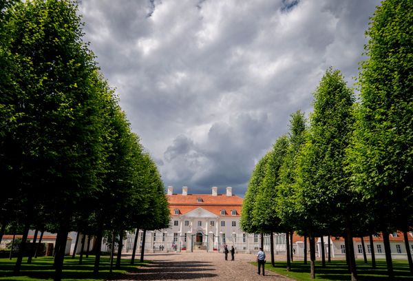 Тучи над замком Мезеберг в Германии на фотографии, похожей на художественное полотно - Sputnik Азербайджан