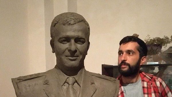 Студент четвертого курса Академии художеств Азербайджана Табриз Солтанлы Студент четвертого курса Академии художеств Азербайджана Табриз Солтанлы - Sputnik Азербайджан