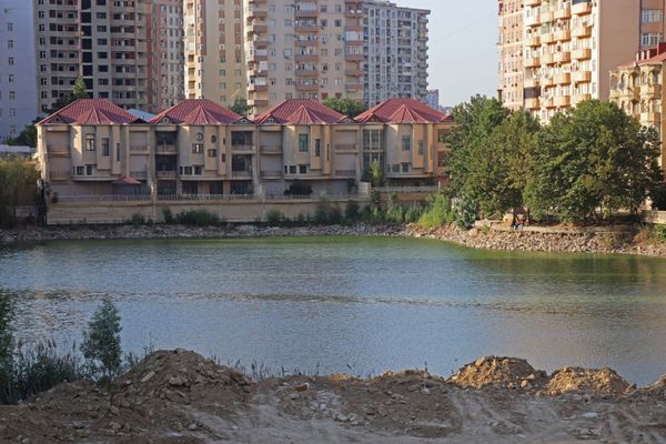 В Баку приостановили опасное строительство: осталось найти и наказать виновных - Sputnik Азербайджан