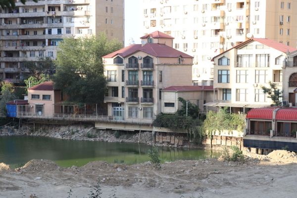 В Баку приостановили опасное строительство: осталось найти и наказать виновных - Sputnik Азербайджан