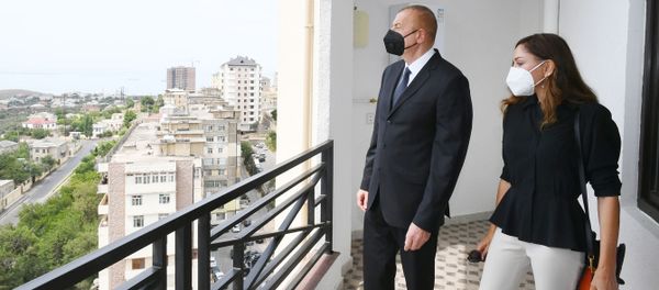 İlham Əliyev mənzillərin təqdim olunması mərasimində - Sputnik Азербайджан