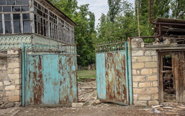Разрушенный жилой дом в селе Дондар Гушчу Товузского района Азербайджана  - Sputnik Азербайджан
