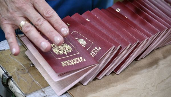 Rusiya pasportu, arxiv şəkli - Sputnik Азербайджан