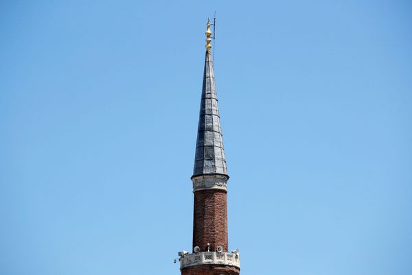 Верующие перед намазом на площади Султанахмет у собора Святой Софии в Стамбуле - Sputnik Азербайджан