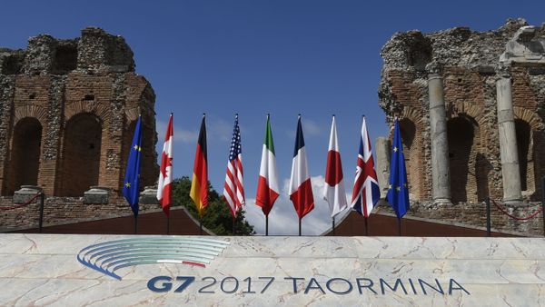 Флаги Евросоюза и стран G7, фото из архива - Sputnik Азербайджан