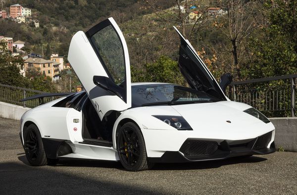 Автомобиль Lamborghini Murcielago в Автомобильном музее Турина - Sputnik Азербайджан