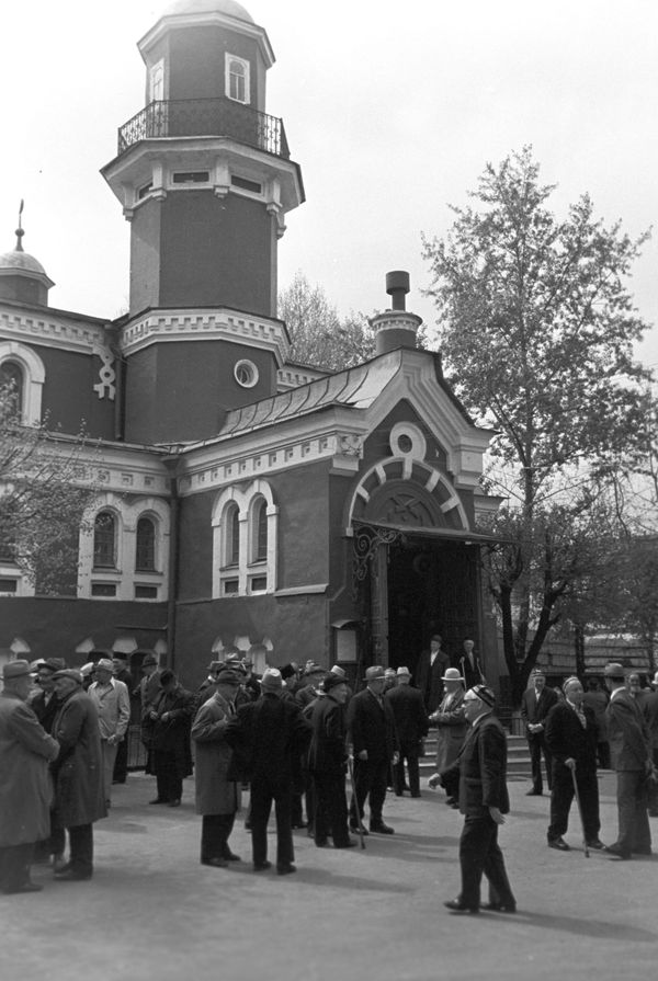 Олимпийский намаз - где спортсмены-мусульмане молились на играх в Москве - Sputnik Азербайджан