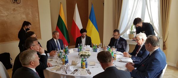 Глава МИД Литвы Линас Линкявичюс на встрече с польским и украинским коллегами в Люблино, 28 июля 2020 года - Sputnik Азербайджан