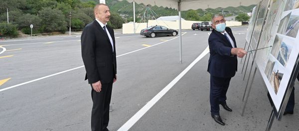 Prezident İlham Əliyev Şəkidə Qoxmuq-Baltalı-Babaratma-Qaradağlı-Qudula-Daşüz avtomobil yolunun yenidənqurmadan sonra açılışında - Sputnik Азербайджан