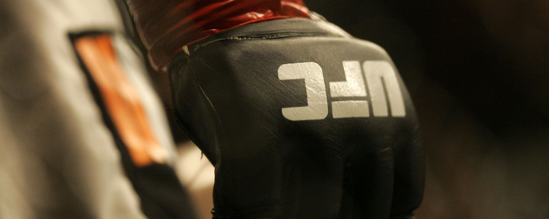 Перчатка с лого UFC, фото из архива - Sputnik Азербайджан, 1920, 13.06.2025