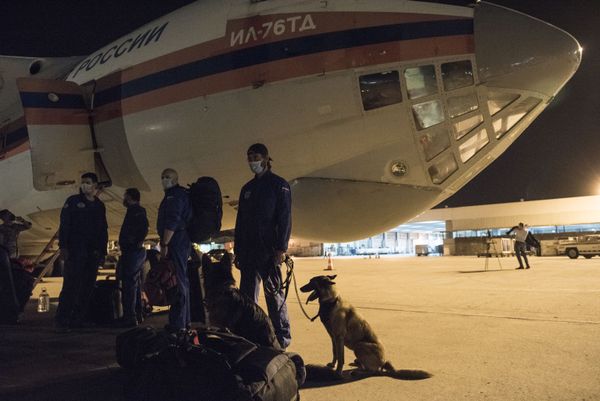 Самолет Ил-76ТД с российским оборудованием и специалистами для оказания помощи после разрушительного взрыва прибыл в Бейрут - Sputnik Азербайджан