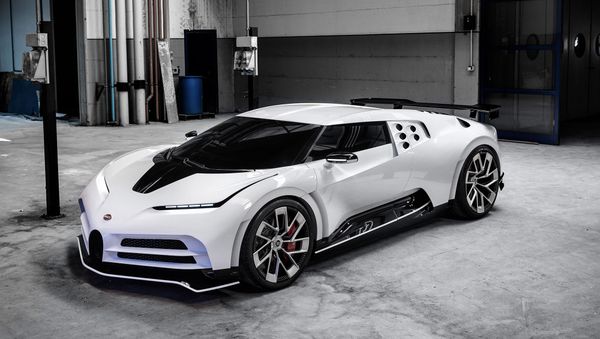 Криштиану Роналду приобрел гиперкар Bugatti Centodieci за 8 млн евро - Sputnik Азербайджан