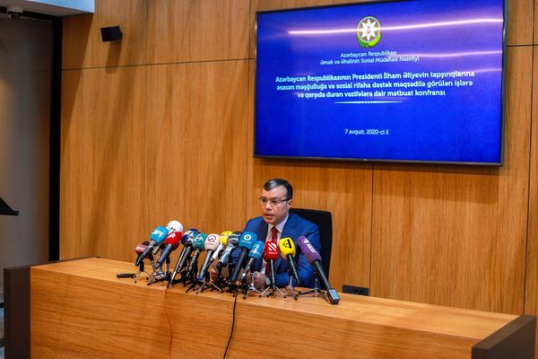 Министр труда назвал сроки выплаты гражданам очередных 190 манатов разового пособия - Sputnik Азербайджан