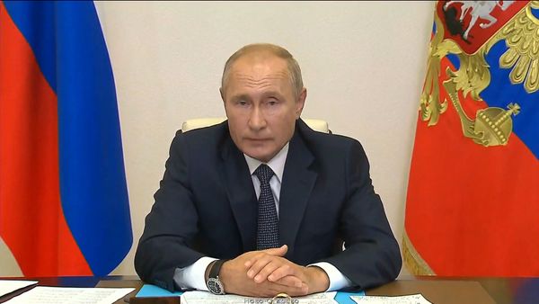 Путин объявил о регистрации первой российской вакцины от COVID-19 - Sputnik Азербайджан