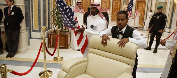 Подготовка помещения ко встрече Дональда Трампа в Эр-Рияде, 2017-ый год - Sputnik Азербайджан