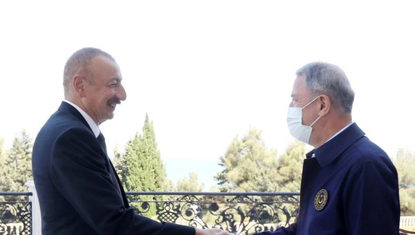 İlham Əliyev Türkiyənin Milli Müdafiə nazirinin başçılıq etdiyi nümayəndə heyətini qəbul edib - Sputnik Азербайджан