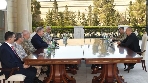 İlham Əliyev Türkiyənin Milli Müdafiə nazirinin başçılıq etdiyi nümayəndə heyətini qəbul edib - Sputnik Азербайджан