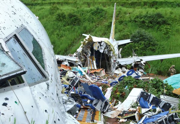 На месте крушения пассажирского самолета Boeing 737 Air India Express - Sputnik Азербайджан