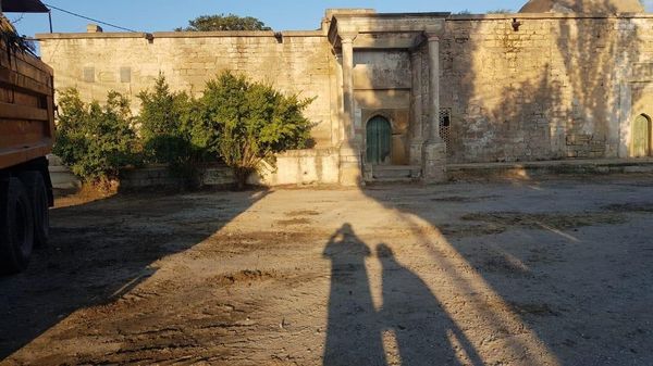 Жители Сураханского района превратили исторический памятник XIV века в свалку - фото - Sputnik Азербайджан