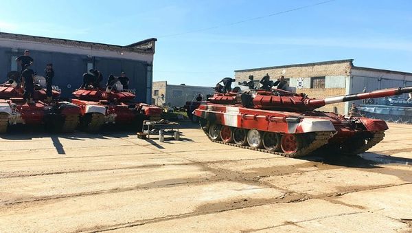Азербайджанские танкисты, участвующие в конкурсе Танковый биатлон приняли боевые машины - Sputnik Азербайджан
