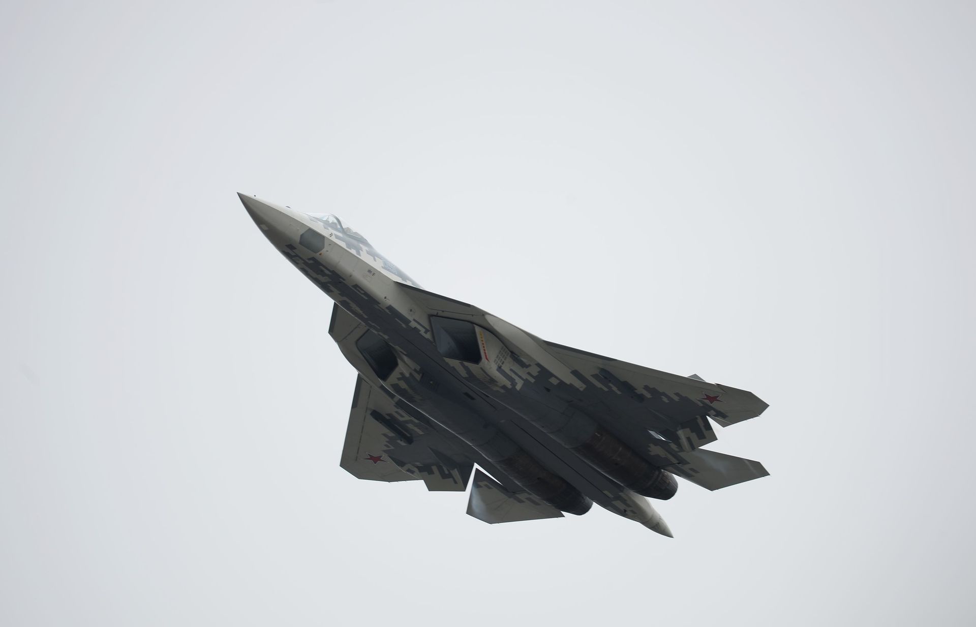 Российский многофункциональный истребитель пятого поколения Су-57, фото из архива - Sputnik Азербайджан, 1920, 26.02.2024