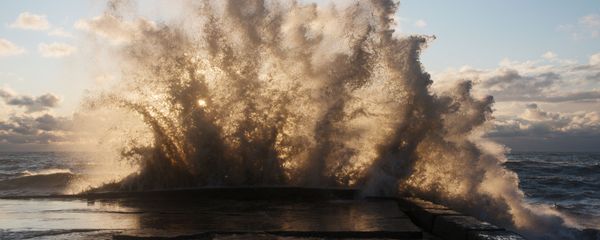 Большие волны  - Sputnik Азербайджан