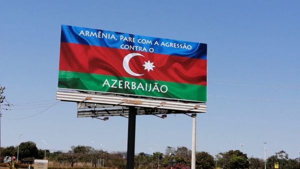 Билборд, информирующий об агрессии Армении против Азербайджана, в Бразилии - Sputnik Азербайджан