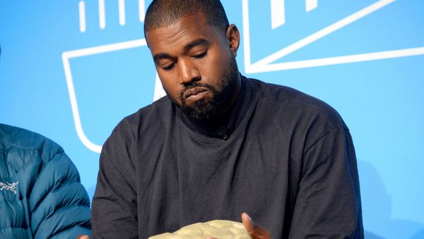 Канье Уэста обвинили в неуважении к исламу из-за новых Yeezy - Sputnik Азербайджан