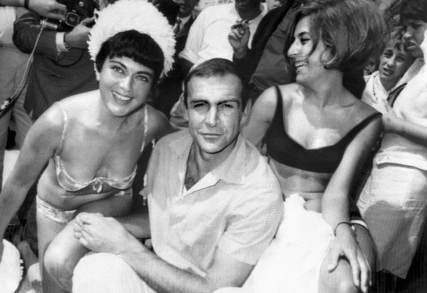 Актер Шон Коннери во время Каннского международного кинофестиваля, 1965 год Актер Шон Коннери во время Каннского международного кинофестиваля, 1965 год - Sputnik Азербайджан