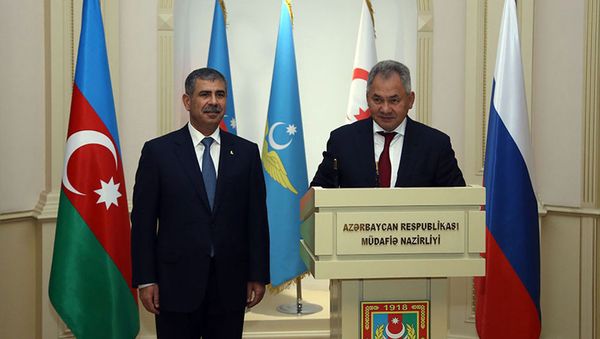 Azərbaycan və Rusiya Müdafiə nazirləri hərbi əməkdaşlıq məsələlərini müzakirə ediblər - Sputnik Азербайджан