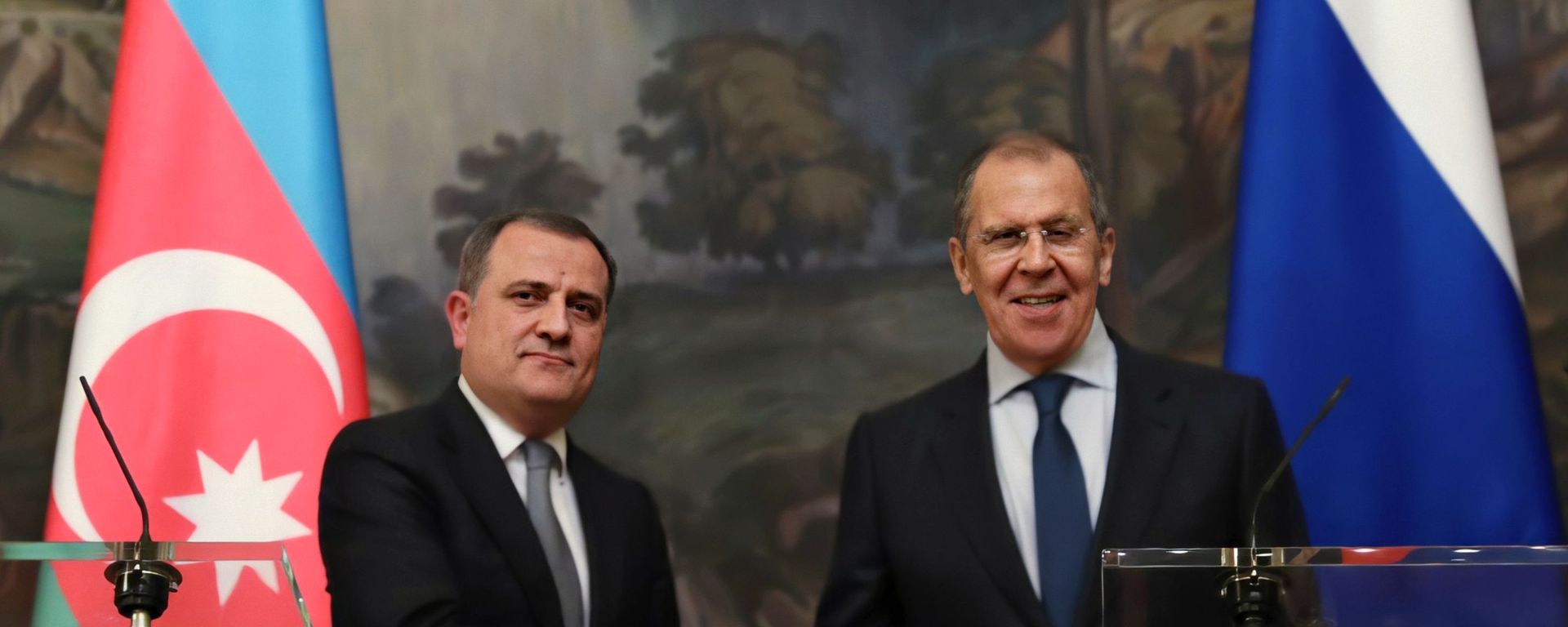 Министр иностранных дел РФ Сергей Лавров (справа) и министр иностранных дел Азербайджана Джейхун Байрамов - Sputnik Азербайджан, 1920, 11.05.2021
