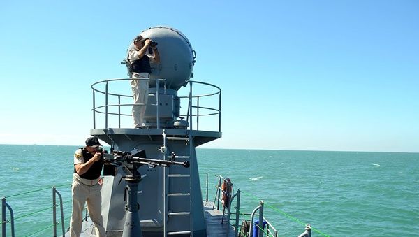 В битве за Кубок моря моряки обстреляли цели и показали навыки защиты судна  - Sputnik Азербайджан
