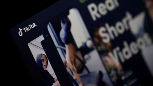 Иконка на экране смартфона социальной сети TikTok - Sputnik Азербайджан