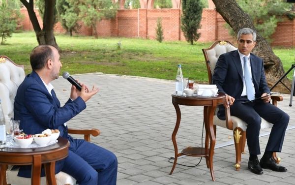 Встреча помощника президента Азербайджана Анара Алакбарова  с религиозными деятелями - Sputnik Азербайджан