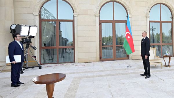 Prezidenti İlham Əliyev İranın ölkəmizdə yeni təyin olunmuş səfiri Seyid Abbas Musəvinin etimadnaməsini qəbul edib - Sputnik Азербайджан