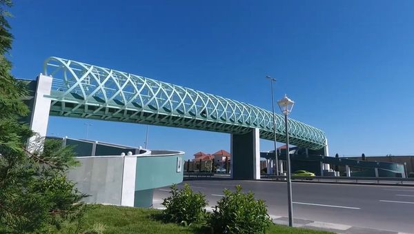 Mərdəkan-Zuğulba avtomobil yolunda yerüstü piyada keçidi - Sputnik Азербайджан