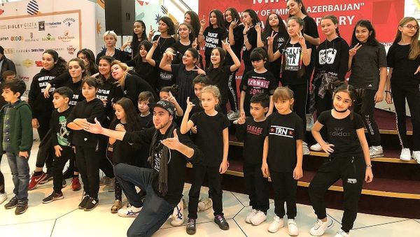Танцевальный коллектив Grifon dance studio - Sputnik Азербайджан