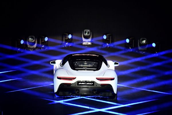 Презентация нового спорткара MC20 итальянской компании Maserati в Италии  - Sputnik Азербайджан