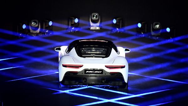 Презентация нового спорткара MC20 итальянской компании Maserati в Италии  - Sputnik Азербайджан