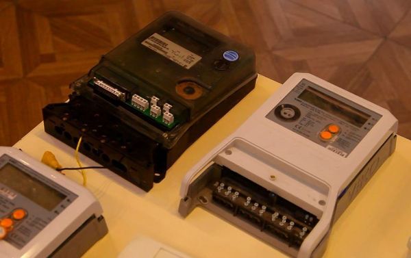 Счётчики электрической энергии, которые подверглись внешнему воздействию - Sputnik Азербайджан