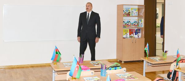 İlham Əliyev məktəbin açılışında - Sputnik Азербайджан