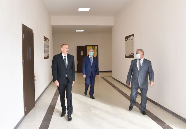 Школа, парк, образовательный центр: президент Алиев открыл ряд важных объектов - Sputnik Азербайджан